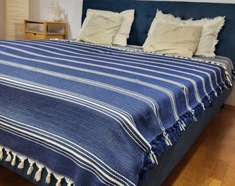 Bedspread (200×240) made from 100% premium cotton from Turkey | XXL couch blanket | Striped | Color: Navy blue with cream stripes