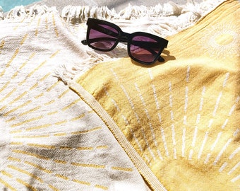 Lightweight beach towel | Bath towel | Beach hand towel | Hammam towel | 100% cotton | Vacation, travel, beach | Sun pattern | Yellow, cream | 95x170
