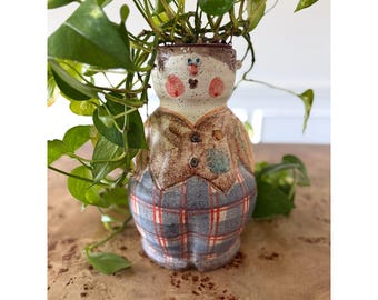 Maceta con forma de niño italiano pintada a mano
