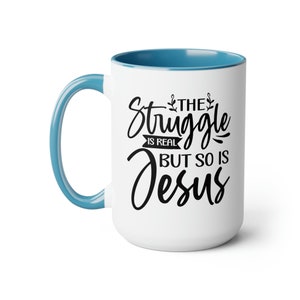 De strijd is echt, maar Jezus ook Tweekleurige koffiemok 15oz; Geloof koffiemok; Christelijke koffiemok; christelijke koffiekop; Pastoor cadeau