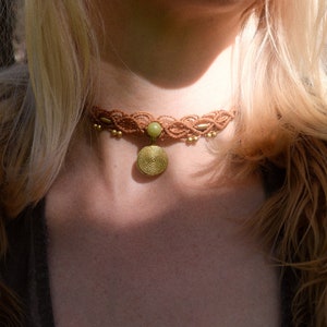 Halskette 'Elfenfrau' Makramee-Kropfband Serpentine Jade Hippie Boho-Schmuck Fairy Core Bild 1