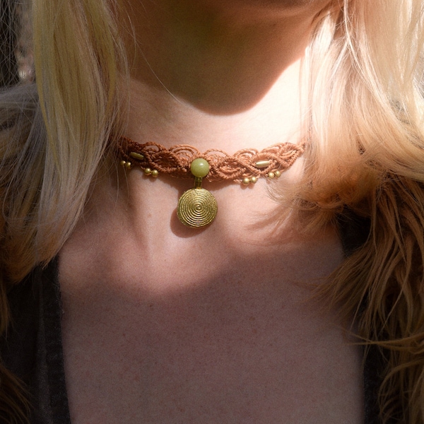 Halskette 'Elfenfrau' | Makramee-Kropfband | Serpentine Jade | Hippie Boho-Schmuck | Fairy Core