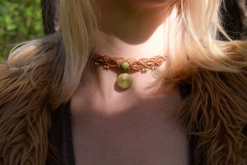 Halskette 'Elfenfrau' Makramee-Kropfband Serpentine Jade Hippie Boho-Schmuck Fairy Core Bild 1