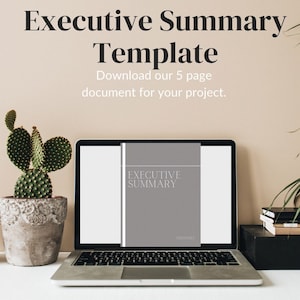 以下が含まれることがあります： 「エグゼクティブサマリー」というタイトルのドキュメントが表示されたラップトップコンピューター。ページの下部に「LIFEHACKS」というテキストが表示されています。ラップトップは、鉢植えの多肉植物と本が積まれた机の上に置かれています。