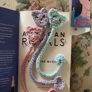 Marcapáginas de gatos de crochet.