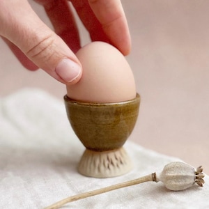 Coquetier artisanal fait main en céramique