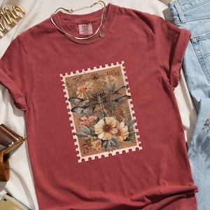 Dragonfly T-Shirt, Vintage Insect Tee, Floral Graphic Top, Retro Style Shirt, Nature Lover Gift, Comfort Colors TShirt, Cottagecore Fashion