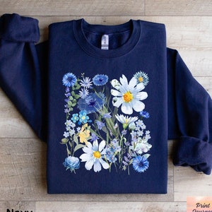 Vintage Pressed Flowers Sweatshirt Comfort Colors Boho Cottagecore Crewneck Garden Botanical Floral Pullover Fairycore Wildflowers Sweater