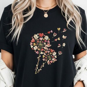 Floral Heart Graphic T-Shirt for Women, Casual Short Sleeve Tee, Trendy Flower Love Print Top, Cute Ladies Summer Shirt