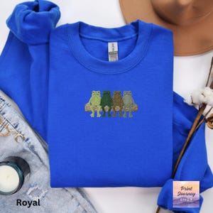 Cute Frog Sweatshirt, Nature Lover Gift, Frog Embroidery Pullover, Cozy Animal Themed Sweater, Frog Lover Apparel, Eco Friendly Top