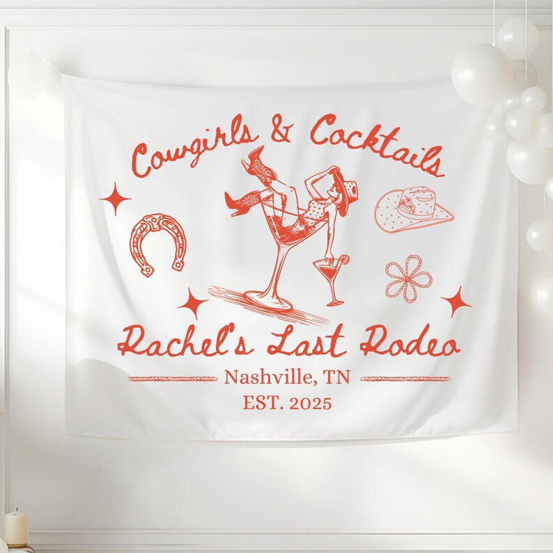 K&ouml;nnte beinhalten: Wei&szlig;es Banner mit rotem Text und Illustrationen. Der Text lautet "Cowgirls & Cocktails Rachel's Last Rodeo Nashville, TN EST. 2025". Die Illustration zeigt eine Frau in einem Cowboyhut und Stiefeln, die in einem Martini-Glas sitzt.