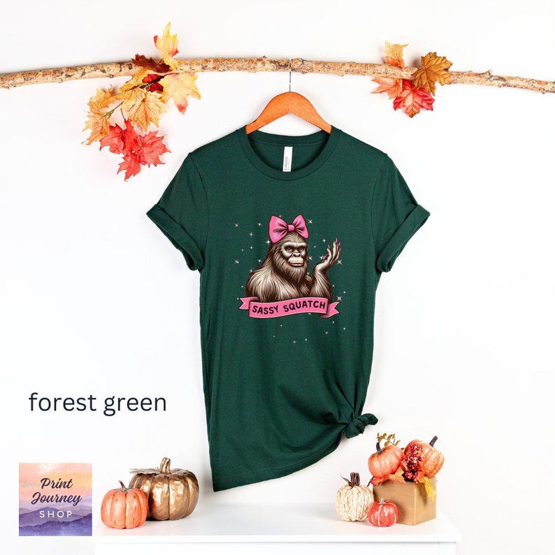 Camiseta divertida y atrevida de Pie Grande, linda camiseta de Pie Grande con lazo, divertida camiseta con gráfico de Pie Grande, diseño único de Pie Grande, regalo para mujer imagen 4