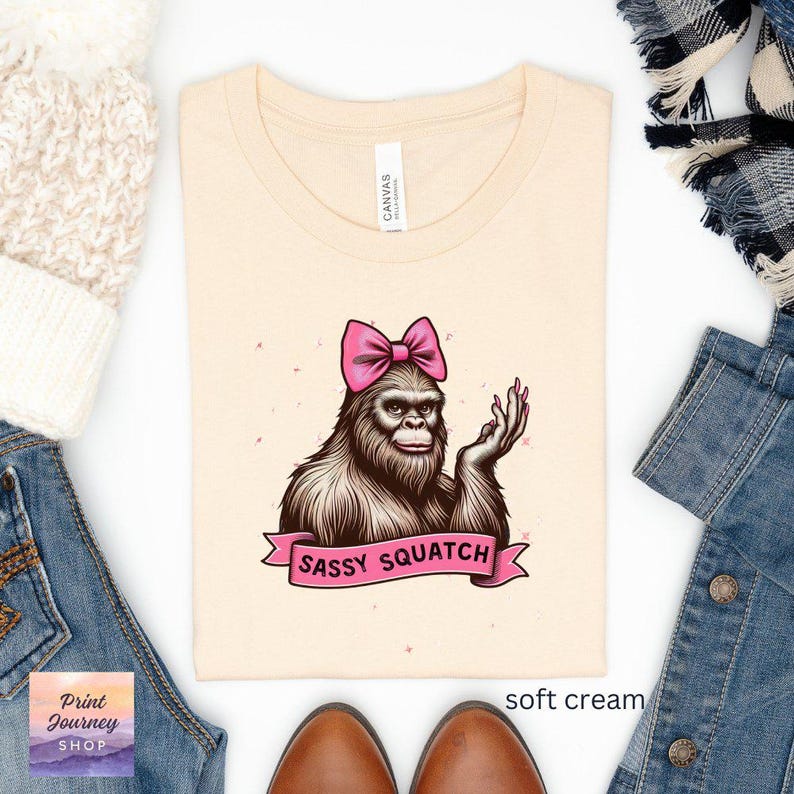 Camiseta divertida y atrevida de Pie Grande, linda camiseta de Pie Grande con lazo, divertida camiseta con gráfico de Pie Grande, diseño único de Pie Grande, regalo para mujer imagen 10