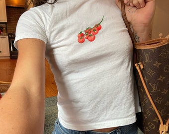 Retro Tomato Graphic Tee, Tomato Girl Baby Tee, Coquette Baby Tee, 90s Baby T-Shirt, Y2K Aesthetic, Vintage Fruit Print, Foodie Shirt