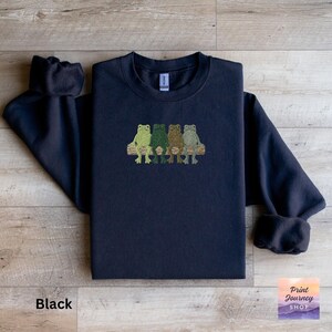 Frog Sweater, Cozy Animal Sweatshirt, Cute Frog Jumper, Nature Lover Clothing, Frog Gifts for Her, Unique Frog Apparel, Frog Print Shirt