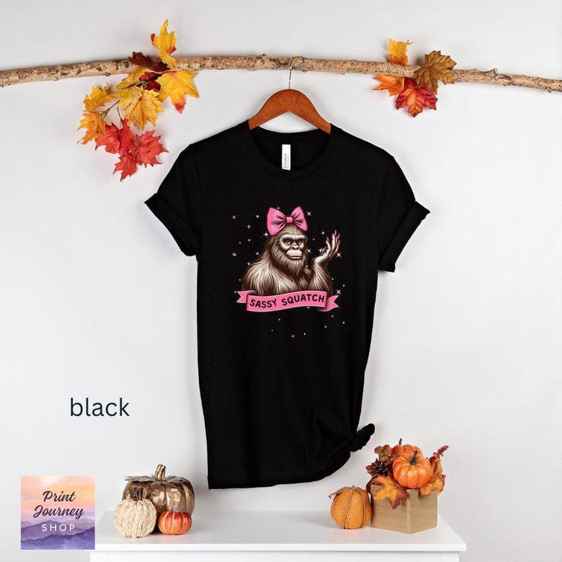 Camiseta divertida y atrevida de Pie Grande, linda camiseta de Pie Grande con lazo, divertida camiseta con gráfico de Pie Grande, diseño único de Pie Grande, regalo para mujer imagen 9