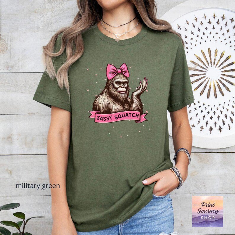Camiseta divertida y atrevida de Pie Grande, linda camiseta de Pie Grande con lazo, divertida camiseta con gráfico de Pie Grande, diseño único de Pie Grande, regalo para mujer imagen 6