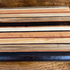 Hardwood Edge Grain Cutting Board (Medium)