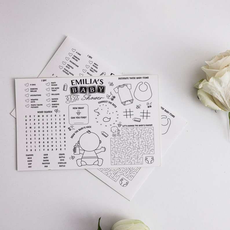K&ouml;nnte beinhalten: Schwarzwei&szlig;es druckbares Babyparty-Spiel mit einem Wortsuchspiel, einem Punkte verbinden und einem Labyrinth. Das Spiel enth&auml;lt den Text "Emilia's Baby Shower".
