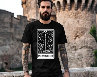 Camiseta Stormblessed Tarot Card, inspirada en Stormlight Archive, múltiples opciones de color y tamaño, camiseta unisex softstyle, regalo de libro