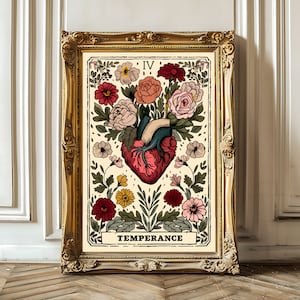 K&ouml;nnte beinhalten: Eine Tarotkarten-Illustration im Vintage-Stil mit einem menschlichen Herzen, aus dem Blumen wachsen. Die Karte tr&auml;gt den Titel "Temperance" und die r&ouml;mische Ziffer "IV" in der oberen rechten Ecke.