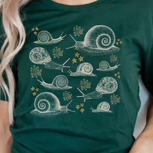 Snail Shirt Cottagecore T-Shirt Goblincore Clothing Dark Academia Aesthetic Shirt Vintage Botanical Tshirt Fairy Grunge Bug Lover Gift