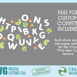 Op de afbeelding: Witte letters van het alfabet zijn verspreid over een grijze achtergrond met groene en oranje confetti. De tekst "FILES FOR CUSTOM CONFETTI INCLUDED" staat rechtsboven in de afbeelding. De tekst "Both shrink plastic and paper options for the Cricut "Print then Cut" feature" staat rechtsonder in de afbeelding. De tekst "SVG DIGITAL CUTTING FILE INSTANT DOWNLOAD CRAFT WHIRLED" staat onderaan de afbeelding.