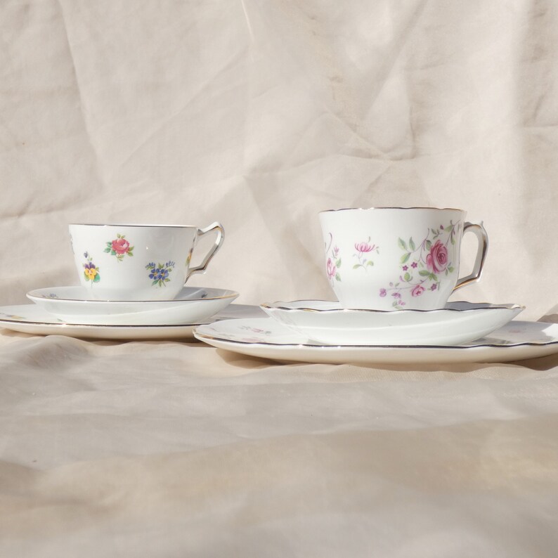 Pair of Vintage Crown Staffordshire Tea Table Settings with Cup, Saucer, and Plate Flowers Floral Gold Porcelain Ceramic England 画像 3