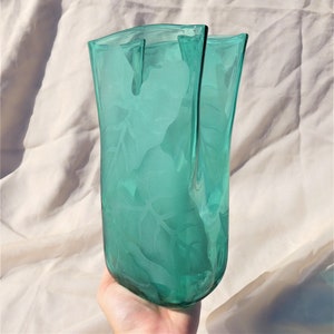 Green Blenko Paperbag Glass Vase with Etched Plant Leaves Design Signed Vintage image 8