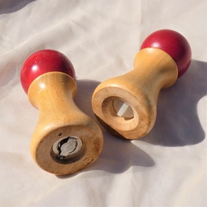 Wooden Salt Shaker and Pepper Grinder Mill with Red Ball Tops Vintage Chyn Tai image 5