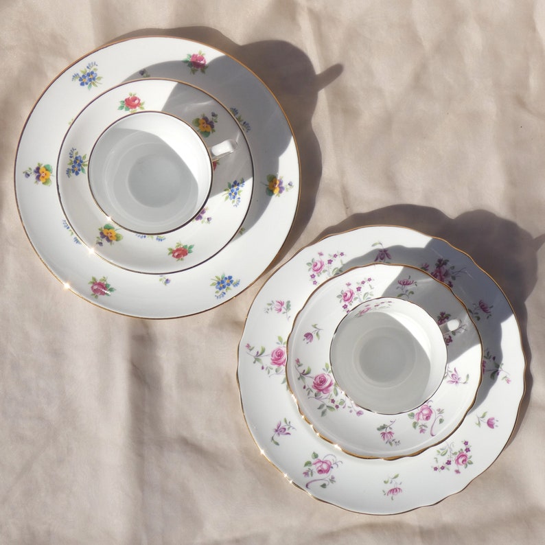 Pair of Vintage Crown Staffordshire Tea Table Settings with Cup, Saucer, and Plate Flowers Floral Gold Porcelain Ceramic England 画像 4