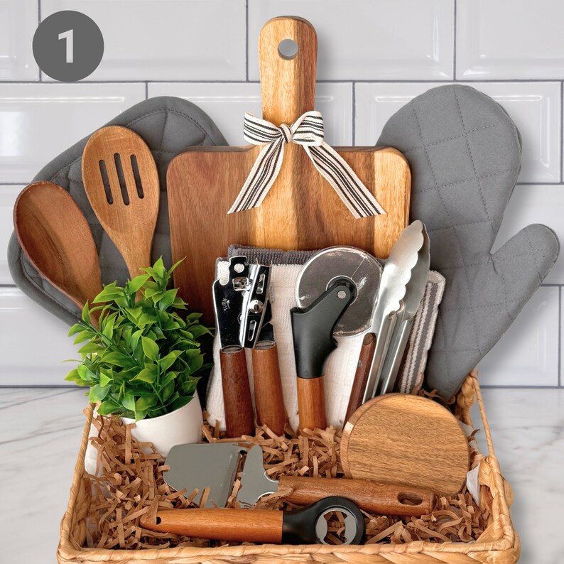 Gerrii 8-Piece Nana Gift Set - Engraved Cutting Board, Kitchen Utensils & Towels For Christmas, Housewarming