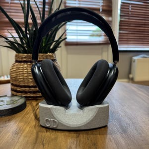 AirPod Max Deep sleep activated dock and Stand - USB C & Lightning