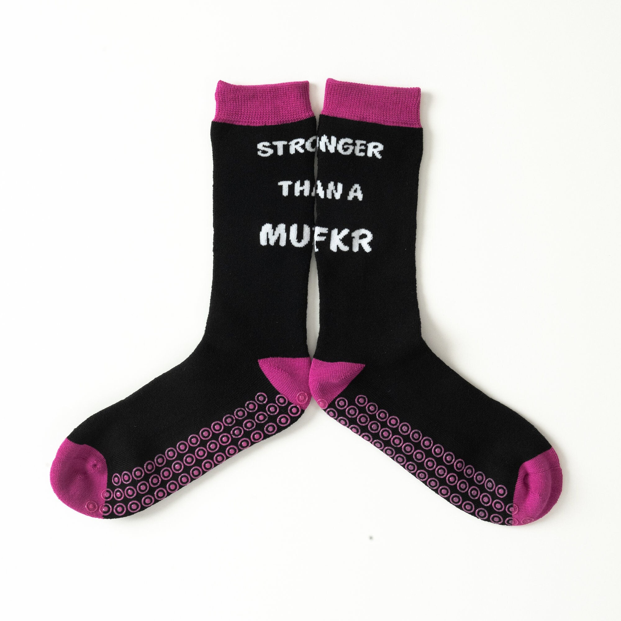  Cancer Socks, Cancer Patients Must Have, Comfort Items For  Chemo Patients, Chemotherapy Must Haves For Women, Breast Cancer Gift, If  You Can Read This I'm Kicking Cancer Socks. : Clothing, Shoes