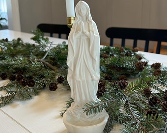Vår fru av Lourdes vattenfontänstaty