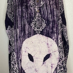 Batik purple “alien” long sleeve top. Unisex,men&#39;s or women&#39;s, “free size”