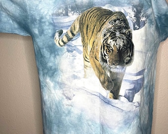 Camiseta vintage de manga corta con estampado de tigre en azul tie dye. Talla grande