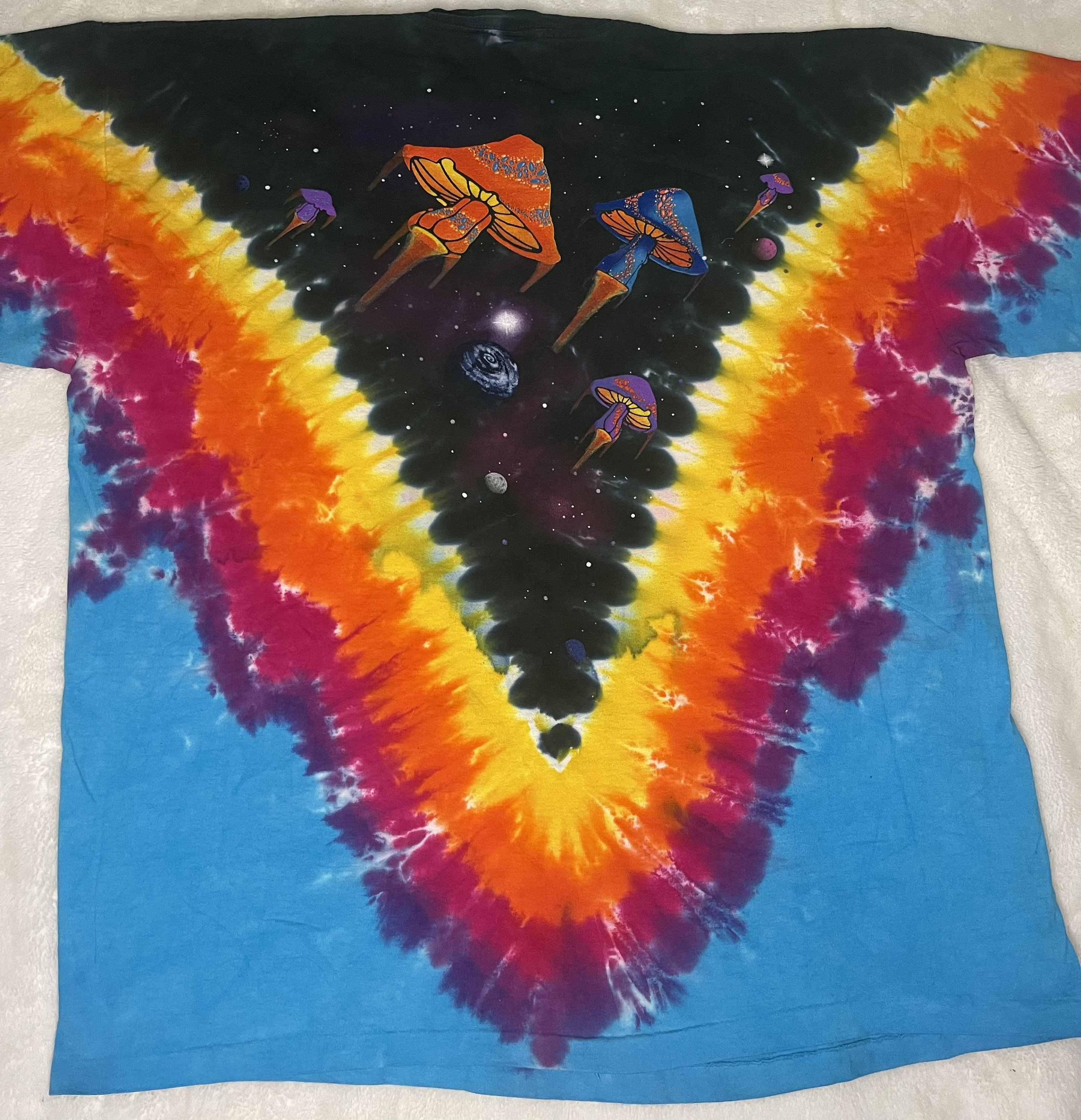 Liquid Blue Vintage Mushrooms in Space Tie Dye T-shirt. Size