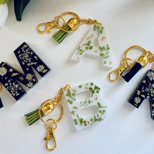 Handmade Flower Resin Letter Keychain | Flower Keychain | Initial Keychain | Backpack Charm | Mother's Day | Birthday | Gifts For Her