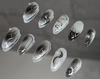 Y2K Schwarz Silber Press On Nails: Handgemachte künstliche Acrylgelnägel