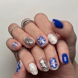 blue flower nails custom press on nails/ hand made Press on Nails/Faux Acrylic Nails/ Gel Nails/Press on Nails