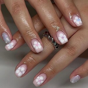 Unhas de flores pintadas à mão/prego pintado à mão/imprensa personalizada em unhas/imprensa feita à mão em unhas/unhas acrílicas falsas/prego y2k