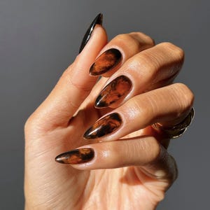 Uñas postizas con estampado de mármol: uñas de gel acrílico de imitación personalizadas