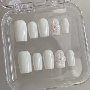 milky white 3d flower nails/ custom press on nails/ hand made Press on Nails/Faux Acrylic Nails/ Gel Nails/Press on Nails