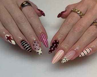 Stip en streeplijnontwerp druk op de nagels | Roze esthetische nagels | Handgemaakte custom Y2K-nagelset | Leuke meisjesachtige stijl