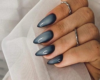 Aurora Press On Nails: Black & White Handmade Faux Acrylic Nails
