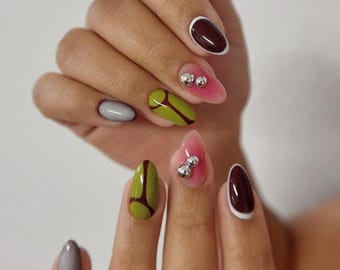 Mehrfarbige Presse auf den Nägeln: Freestyle Faux Acrylgelnägel
