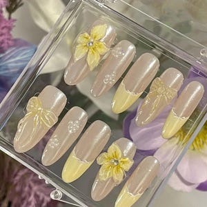 Uñas postizas con lazo de flores 3D: uñas de gel acrílico de imitación hechas a mano