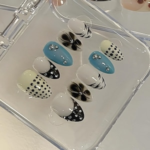 Polka dot flower nails/ custom press on nails/ hand made Press on Nails/Faux Acrylic Nails/ Gel Nails/Press on Nails
