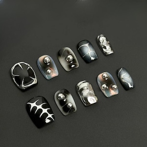 Ongles à presser argent noir Y2K : faux ongles en gel acrylique faits main